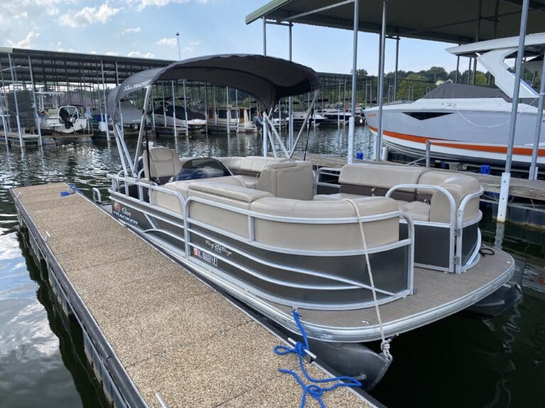 SunTracker Pontoon